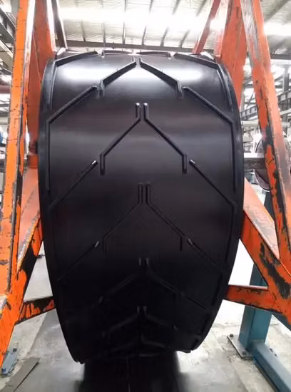 Hochwertiges Ep200 Hitze-/feuerbeständiges Ep-Gewebe-Gummi-Förderband/Seitenwand-Förderband/Chevron-Förderband